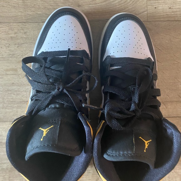Air Jordan 1 Mid’s 3Y / 5W - Picture 4 of 13